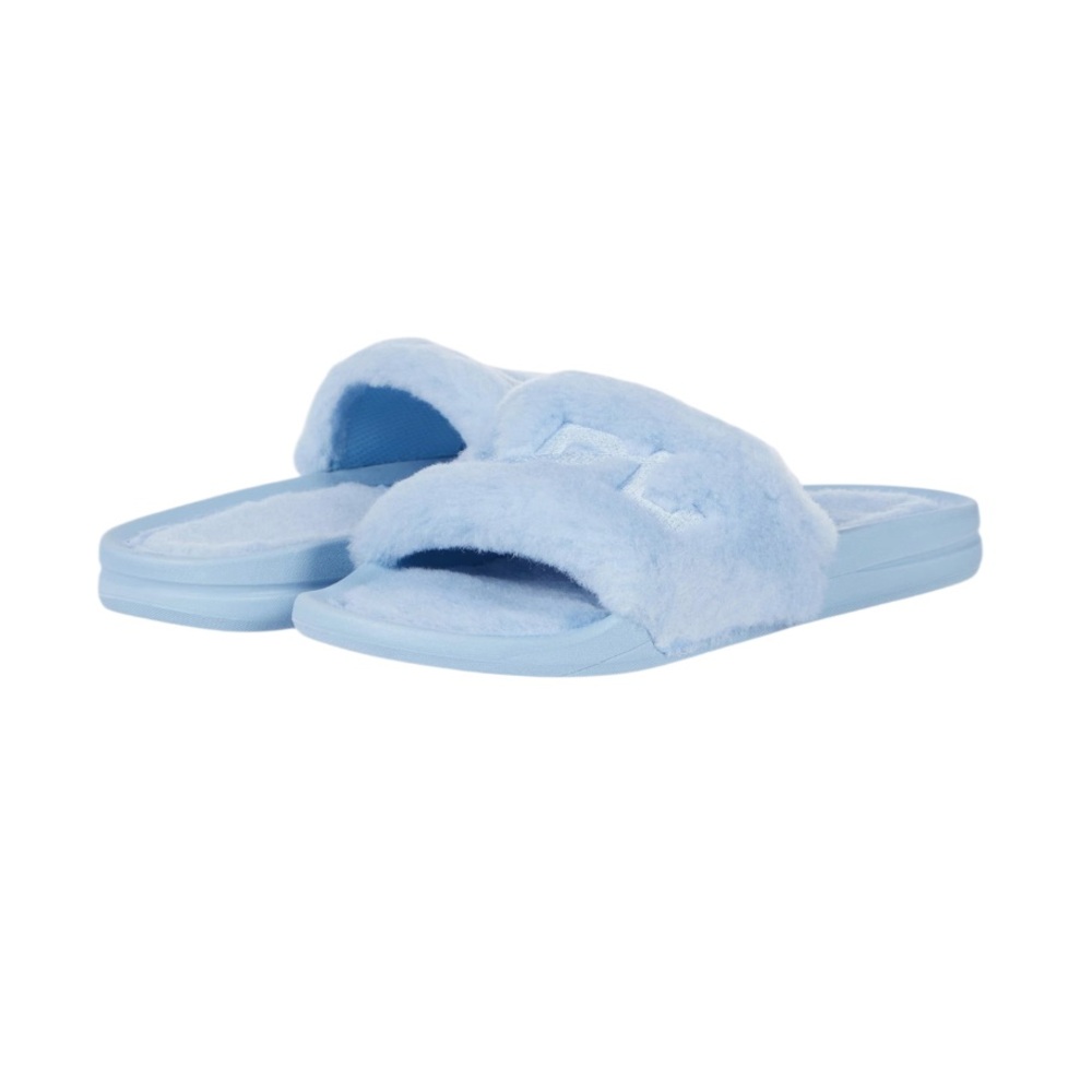 APL Athletic Propulsion Lab Shearling slides.
NWT New with tags. Ice blue size 9